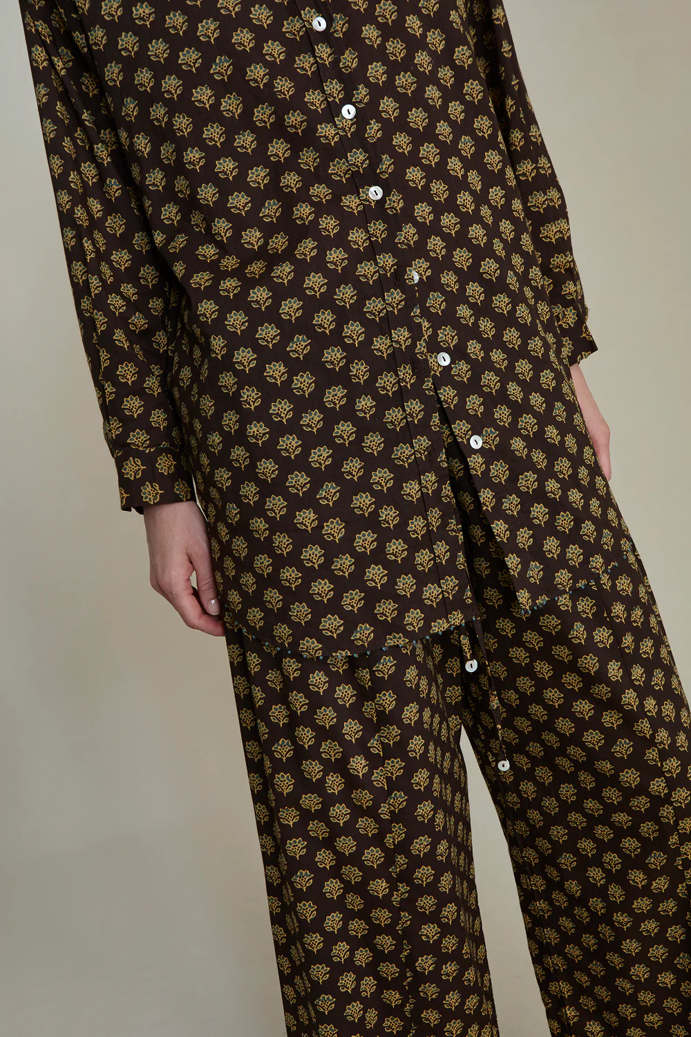 Astrid Block Print Set Brown - Image 3