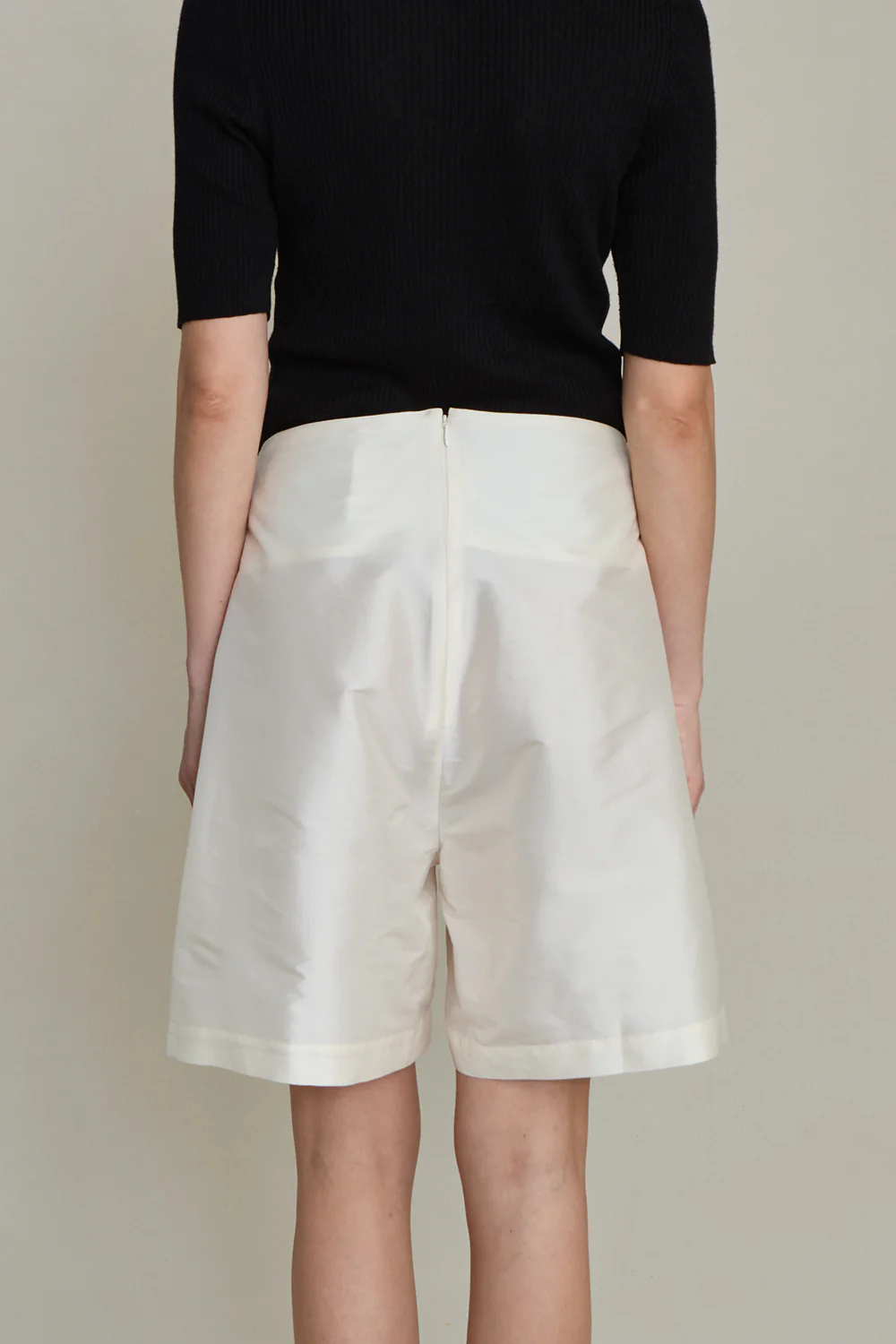 Techno Taffeta Long Shorts Pearl - Image 3